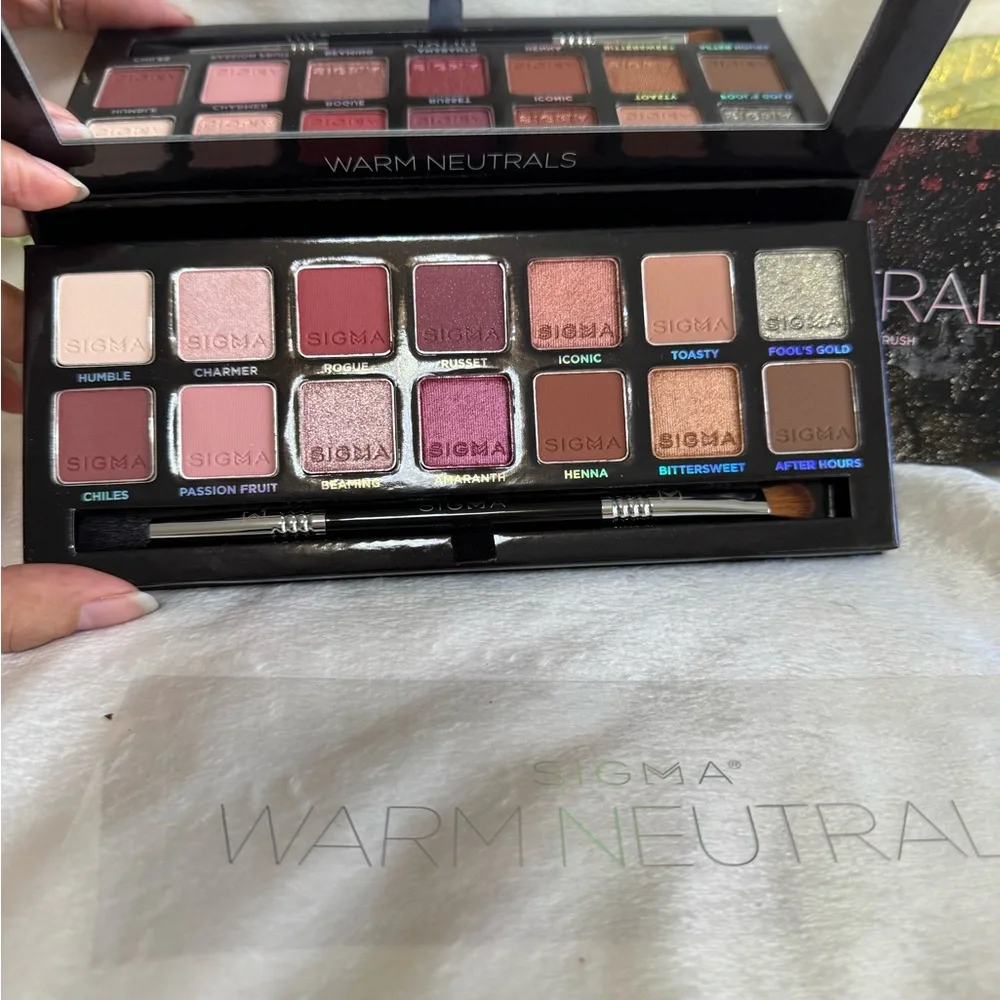 Sigma Beauty Warm Neutrals Eyeshadow Palette - Pink, Red, Gold, Silver